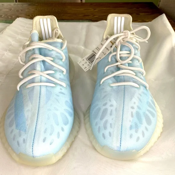 New Yeezy boost 350 V2 Mono Ice